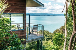 CrossTrees Chalet - Seaviews - Waiheke Island Holiday Unit